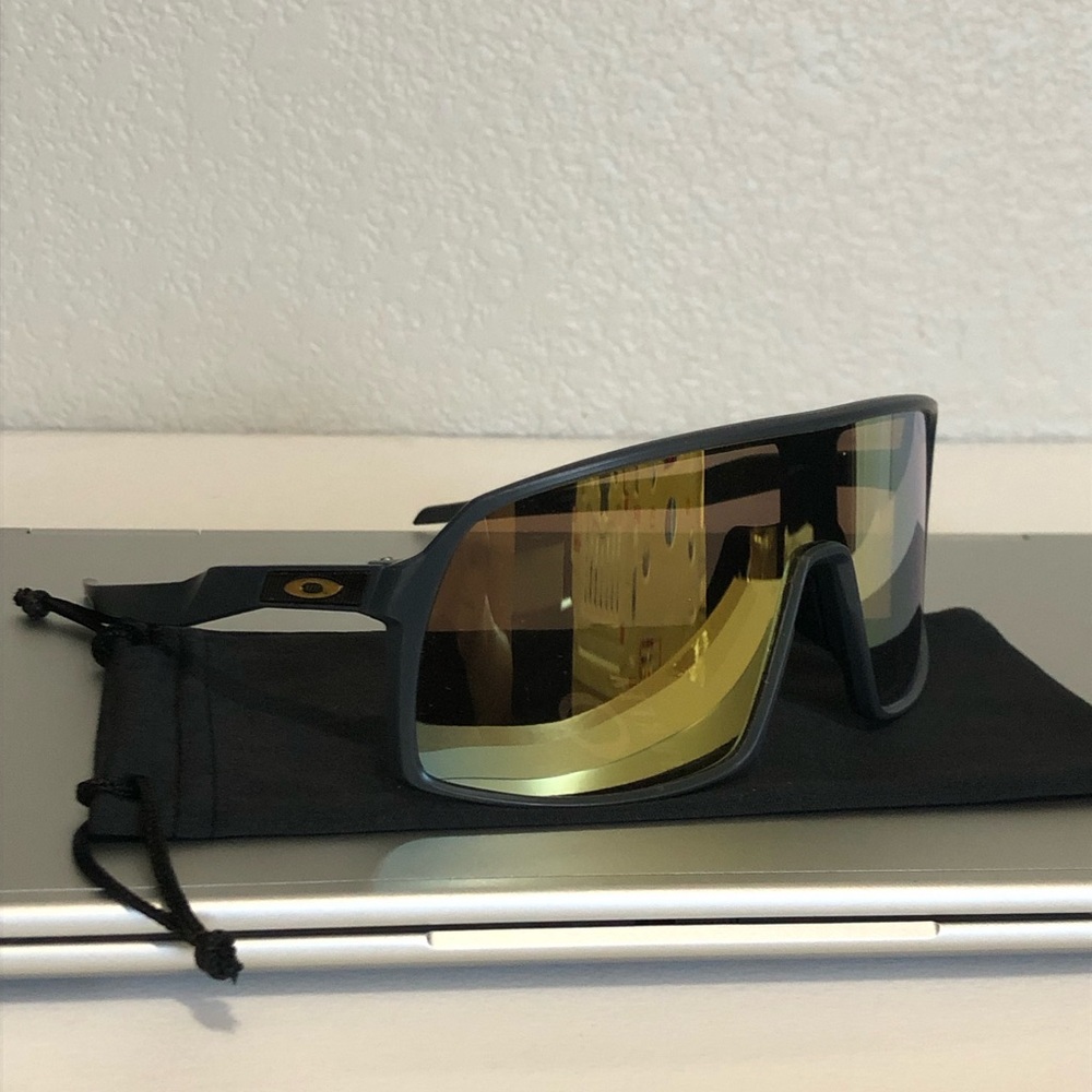OAKLEY SUTRO 24k Gray Matte Frame OO9406